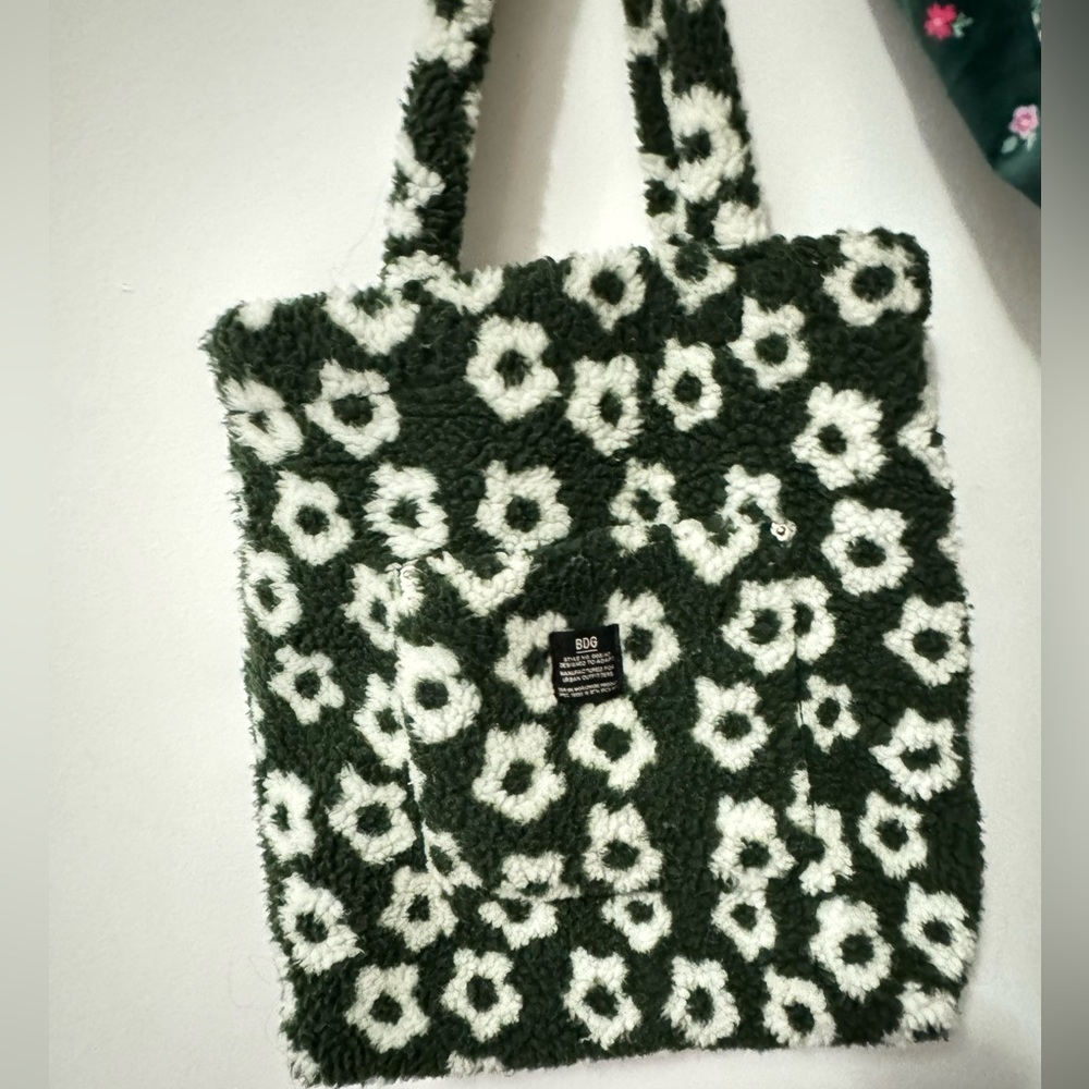 Tote bag in green from Urban Outfitters.